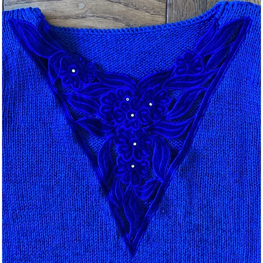 1980s hand knit sweater, neckline appliqué with rhinestones M